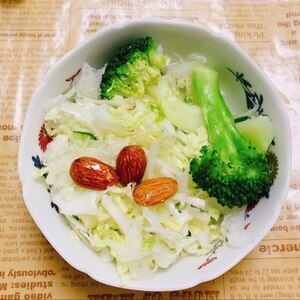ミックスナッツと生野菜サラダ